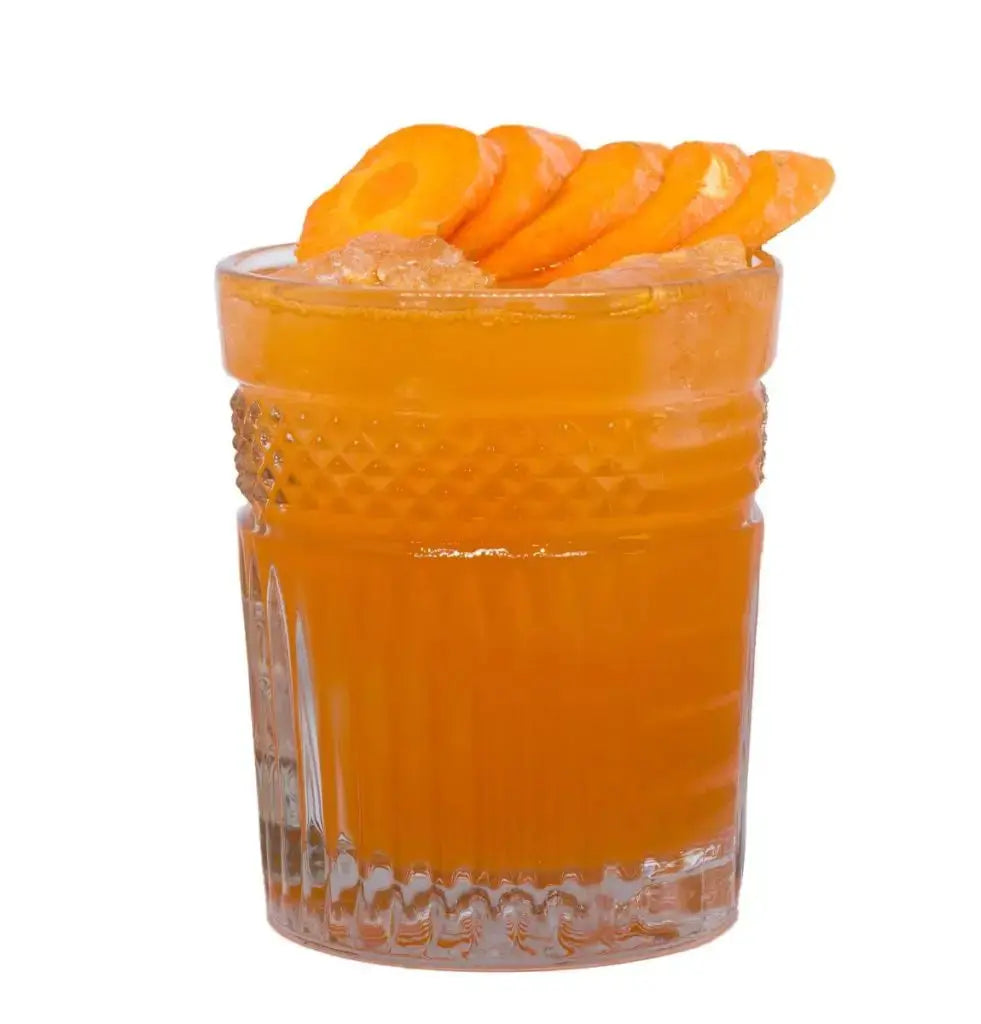 Mixe deinen erfrischenden GINGERED CARROT Cocktail mit THE DUKE Gin und erlebe köstliche Abenteuer.