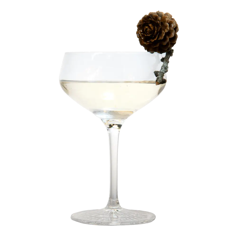 Kristallzirbe im Rührglas mit THE DUKE Rough Gin 