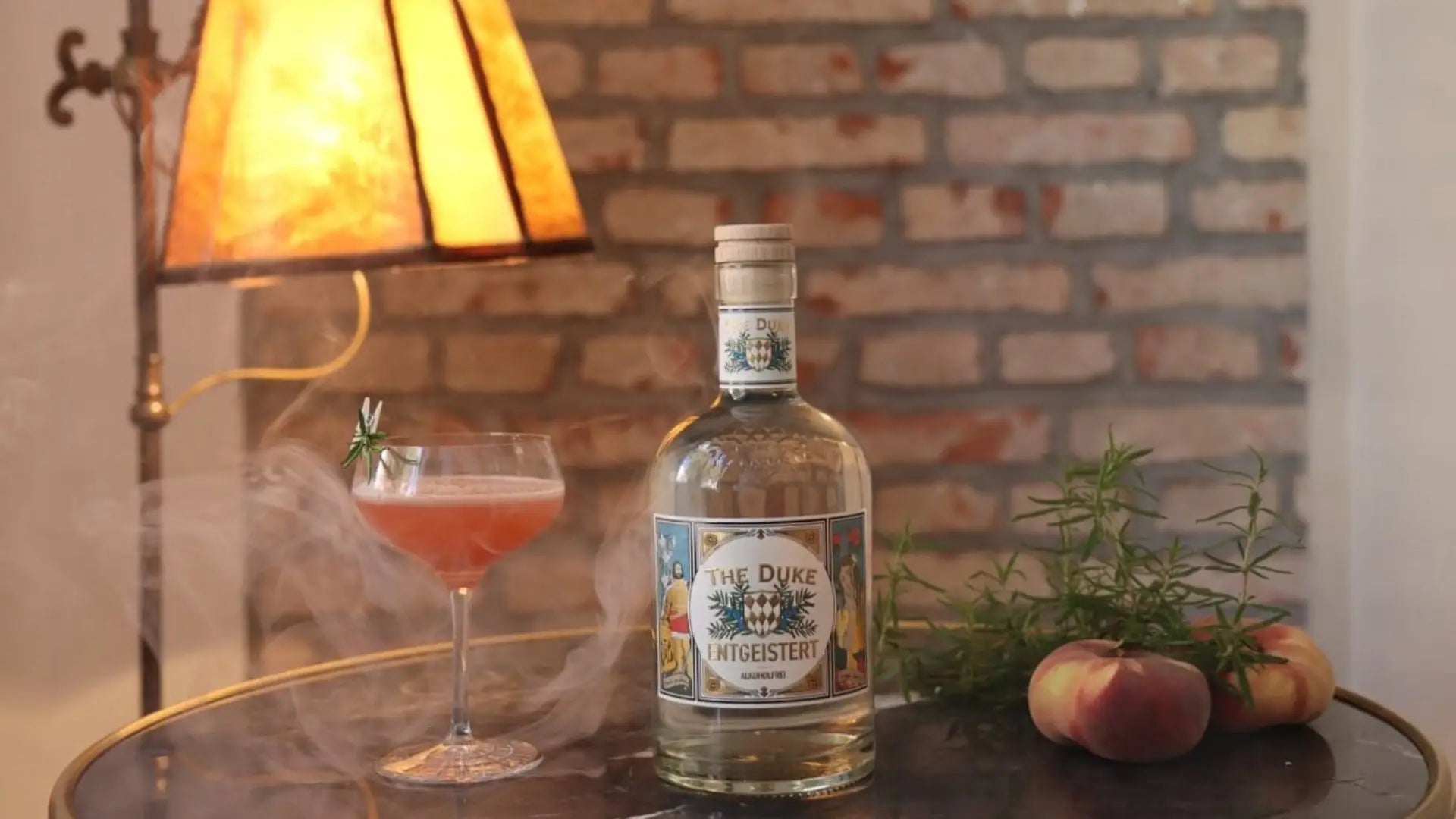 THE-DUKE-ENTGEISTERT-DIE-ALKOHOLFREIE-GIN.. THE DUKE